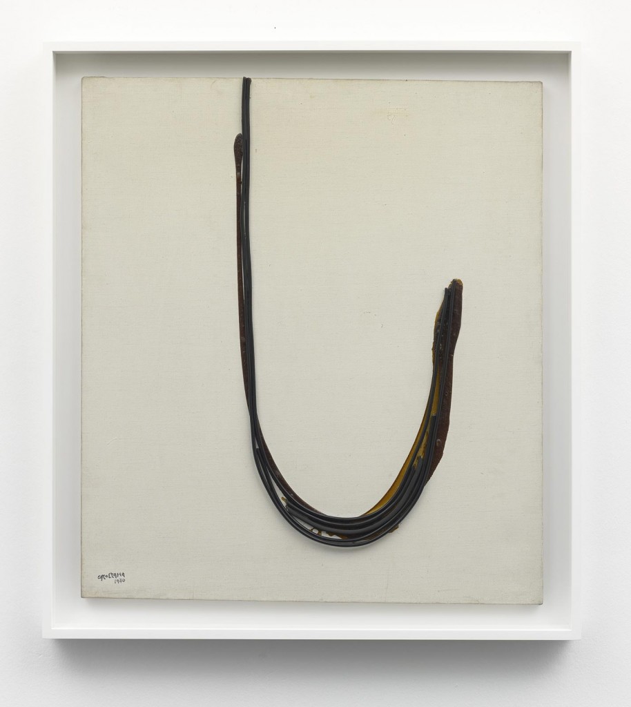 »Spazio anche più che tempo«, 1970. Electric cable and glue on canvas
89 x 80 cm, framed: 102 x 92,3 x 7,1 cm. Unique.