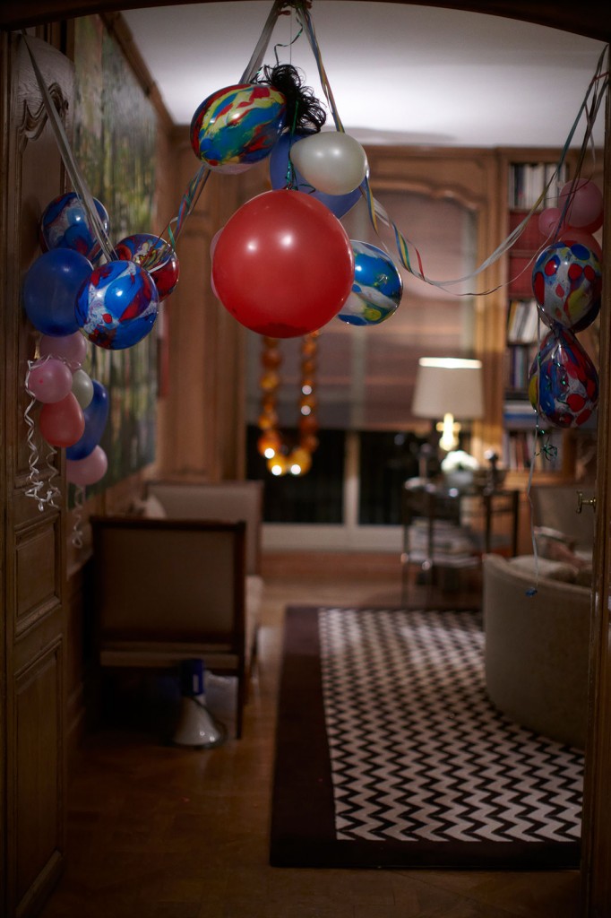 Oscar Murillo, »Eduardo's 45th Birthday Party at the Vedovi's Paris apartment«, 2012. Performance. Dimensions variable.