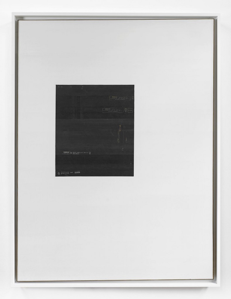 »Smentire il bianco«, 1973. Rubber on canvas. 200 x 150 cm. Framed: 208,5 x 158,7 x 7 cm. Unique.