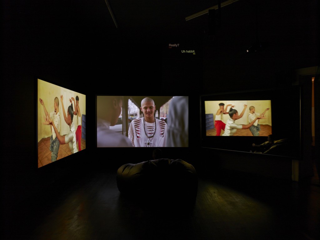 Wu Tsang. »A day in the life of bliss.« 2014.
Two channels video installation, two screens, two mirrors each measuring 148.5 x 258 cm. Dimensions variable.