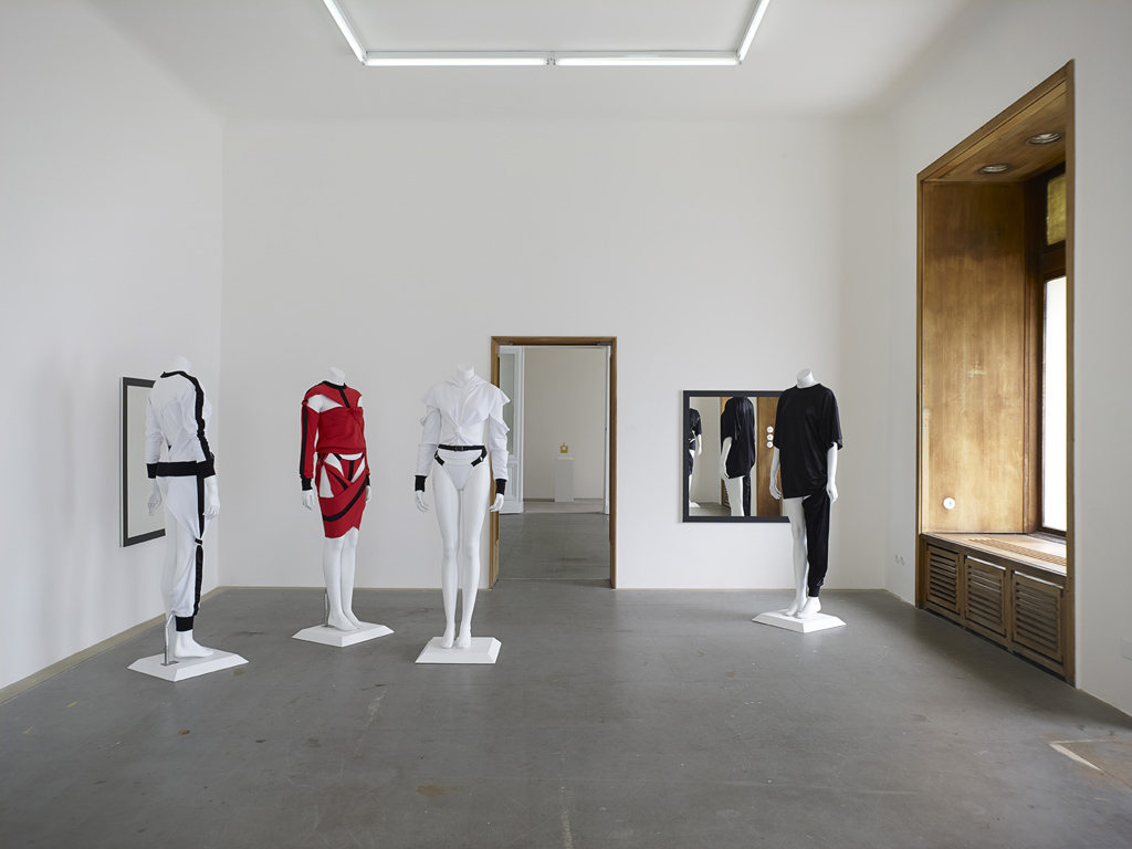 Anthony Symonds, »Functional Sportswear S/S«, Installation view, Eden Eden, Berlin, 04.10.14-13.12.14