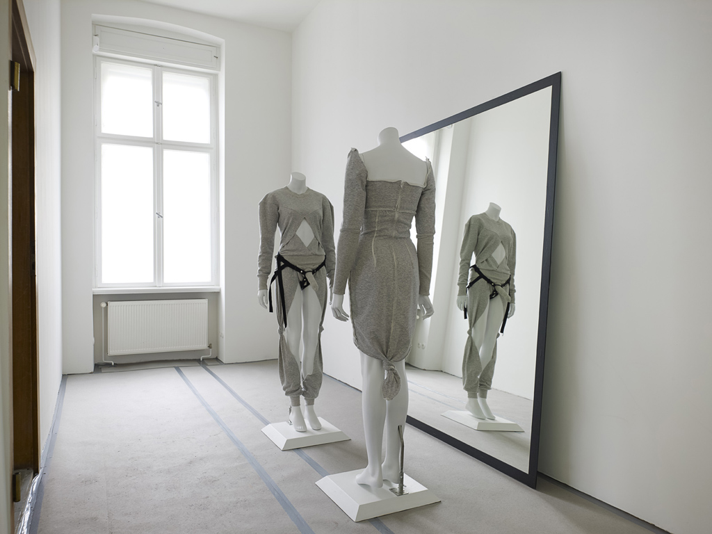 Anthony Symonds, »Functional Sportswear S/S«, Installation view, Eden Eden, Berlin, 04.10.14-13.12.14