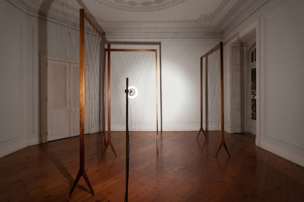 Installation view: Leonor Antunes, » linha é tão fina que o olho, apesar de armado com uma lupa, imagina-a ao invés de vê-la«, Kunsthalle Lissabon, Lisbon, 05.09.13-02.11.13