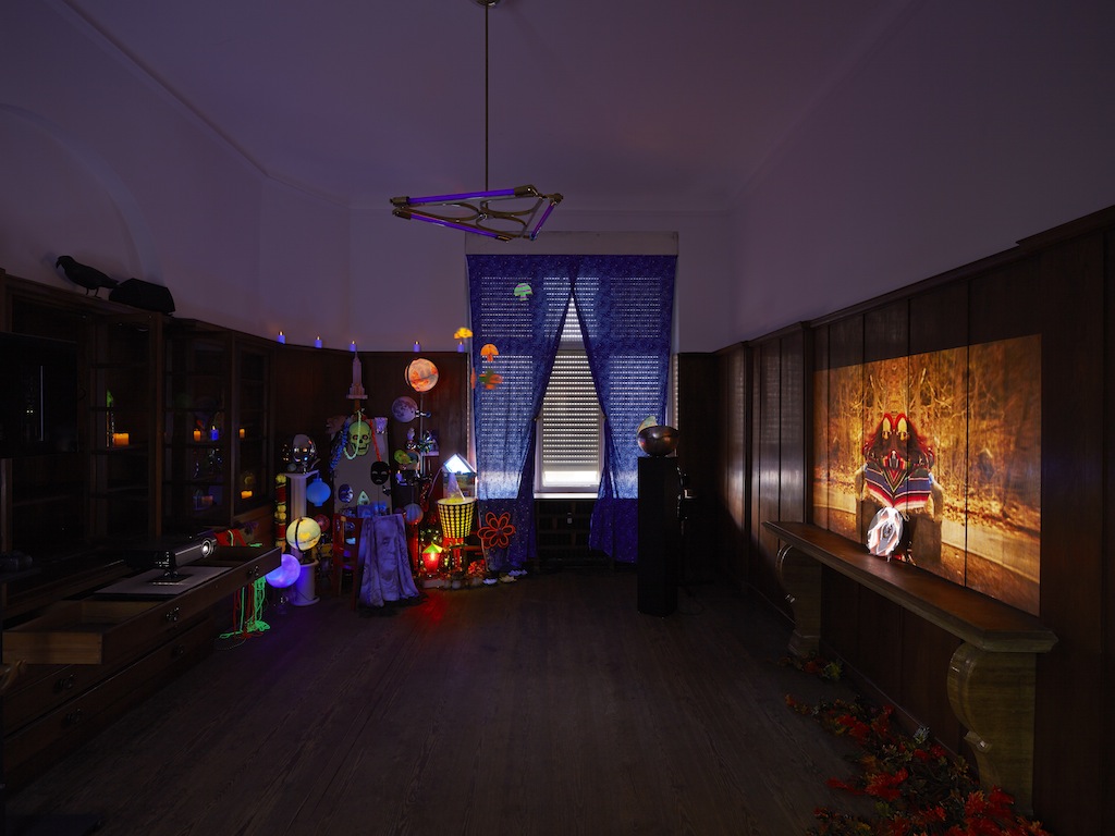 Installation view: Danny McDonald, <i>The Beads (That Bought Manhattan)</i>, Galerie Isabella Bortolozzi, Berlin, 24.02.15—02.04.15