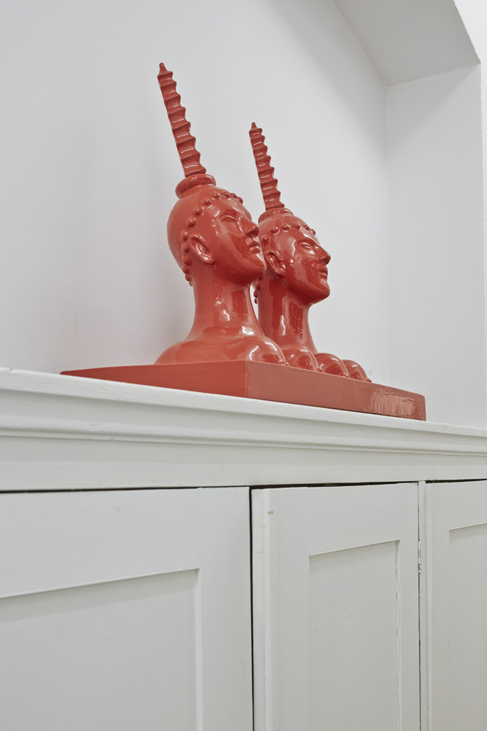 Aldo Mondino<br>»Gemelle Siamesi (Siamese Twins)«, 2003<br>Ceramic, 58 x 69 x 35 cm<br>Unique