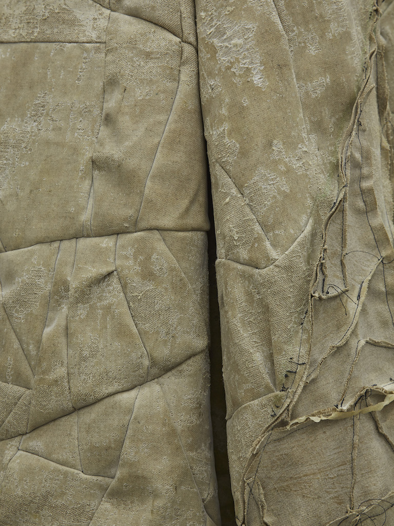 Oscar Murillo, »collected amalgam« (detail), 2015-2016, latex on linen, cornflour, 245 x 70 cm