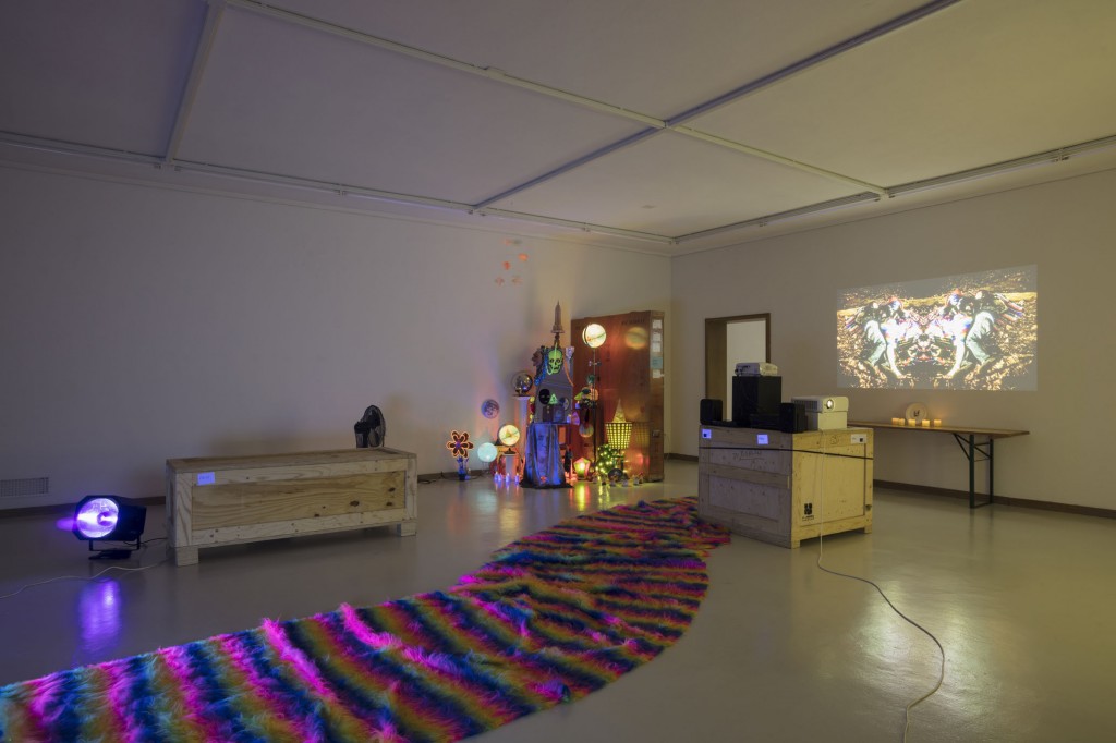Installation view, Danny McDonald, The BEADS (That Bought Manhattan), 2013-2015, Kunsthaus Glarus: Sie sagen, wo
Rauch ist, ist auch Feuer, 12.08.2017—01.11.2017
Photo: Gunnar Meier
