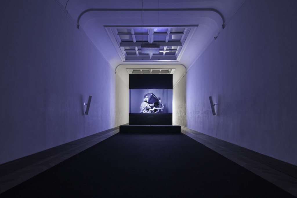 Installation view, Yuri Ancarani, Sculture, Kunsthalle Basel, 2018
Work: Da Vinci, 2012